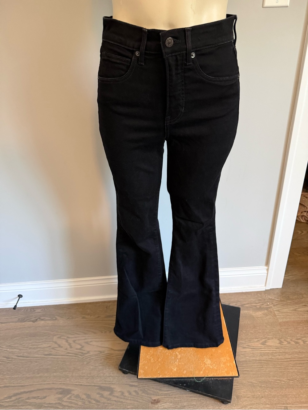 Veronica Beard Beverly Skinny Flare - Black High-Rise Jeans - Picture 1 of 10